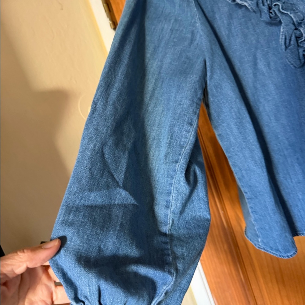 Zara chambray/Denim Blouse - Picture 3 of 10